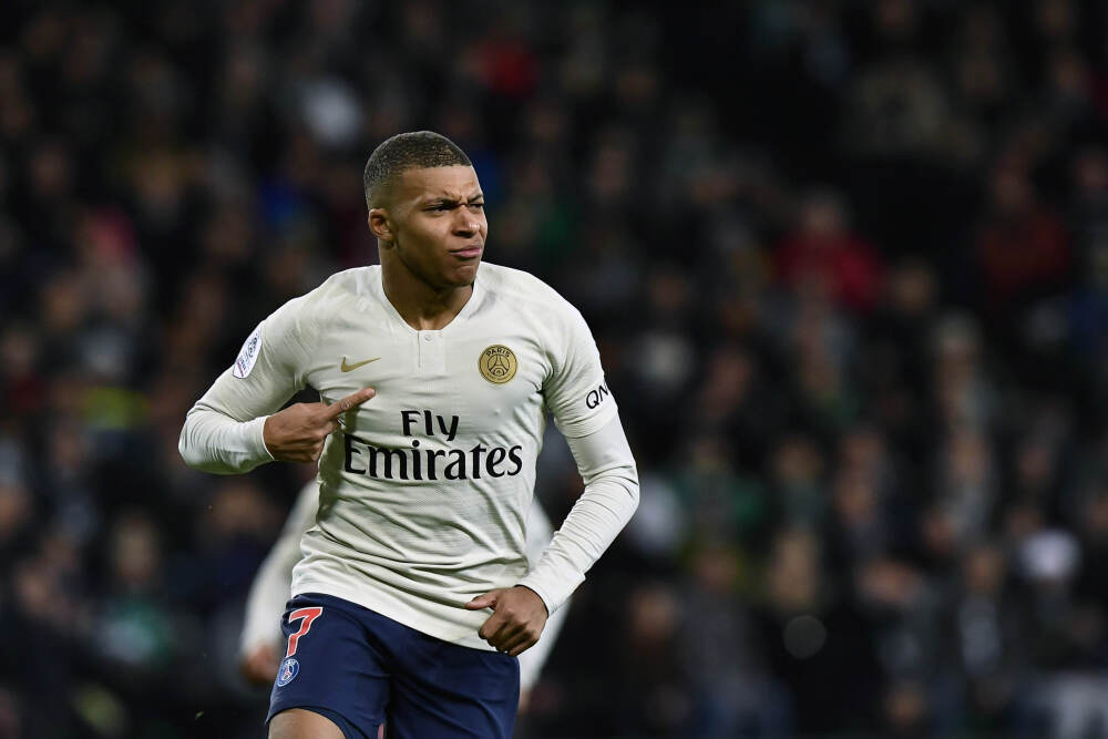 虎头蛇尾的国家德比，在哨响后迎来高潮